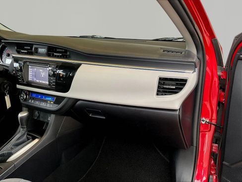 Used 2015 Toyota Corolla LE FWD image 25