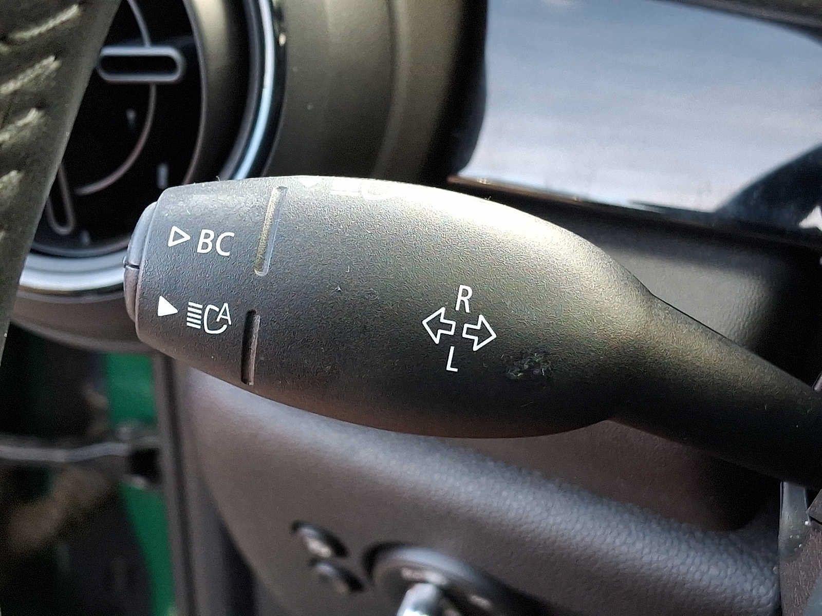 Used 2024 MINI Cooper 4-Door Hardtop FWD image 24