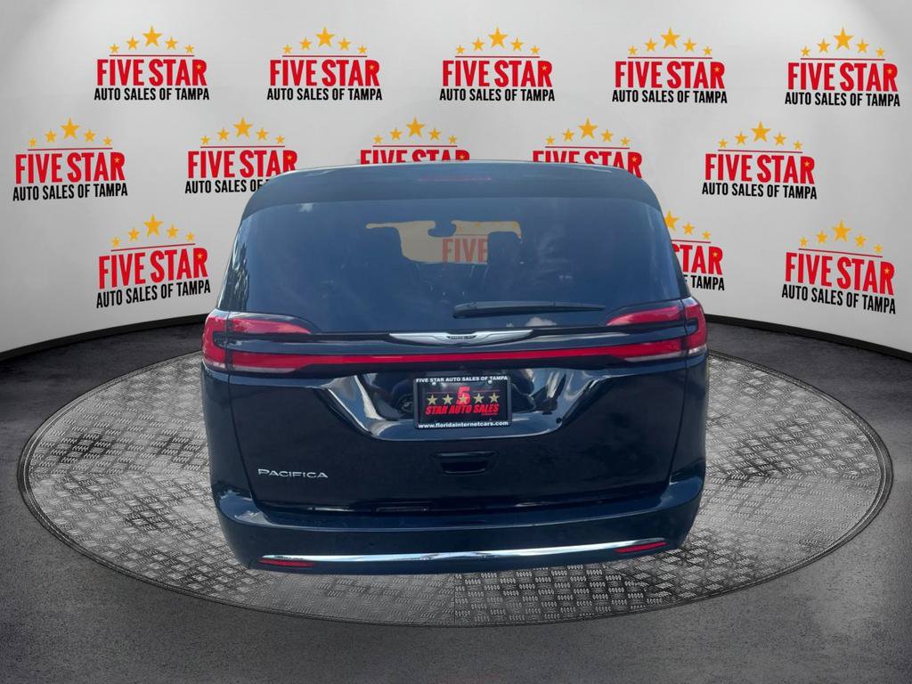 Used 2025 Chrysler Pacifica Select FWD image 6