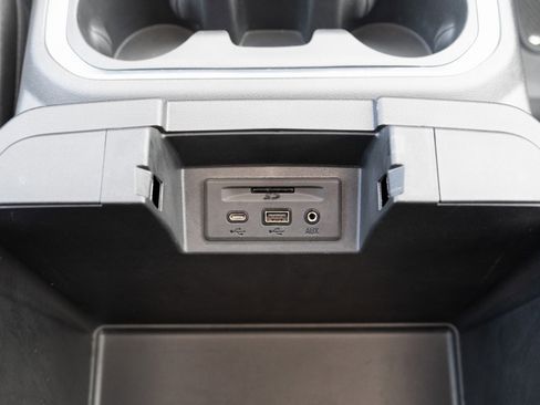 Used 2022 GMC Sierra 3500 AT4 image 9