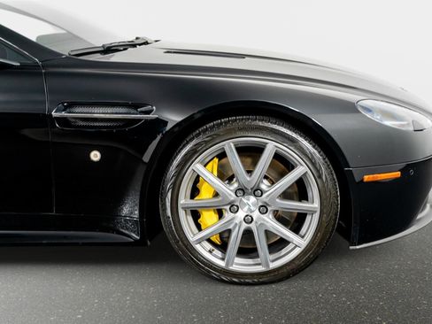 Used 2015 Aston Martin V8 Vantage GT RWD image 6