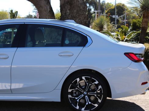 Used 2025 BMW 330i Sedan image 9