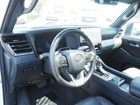 Used 2024 Lexus GX 550 w/ Cold Area Package AWD/4WD image 13