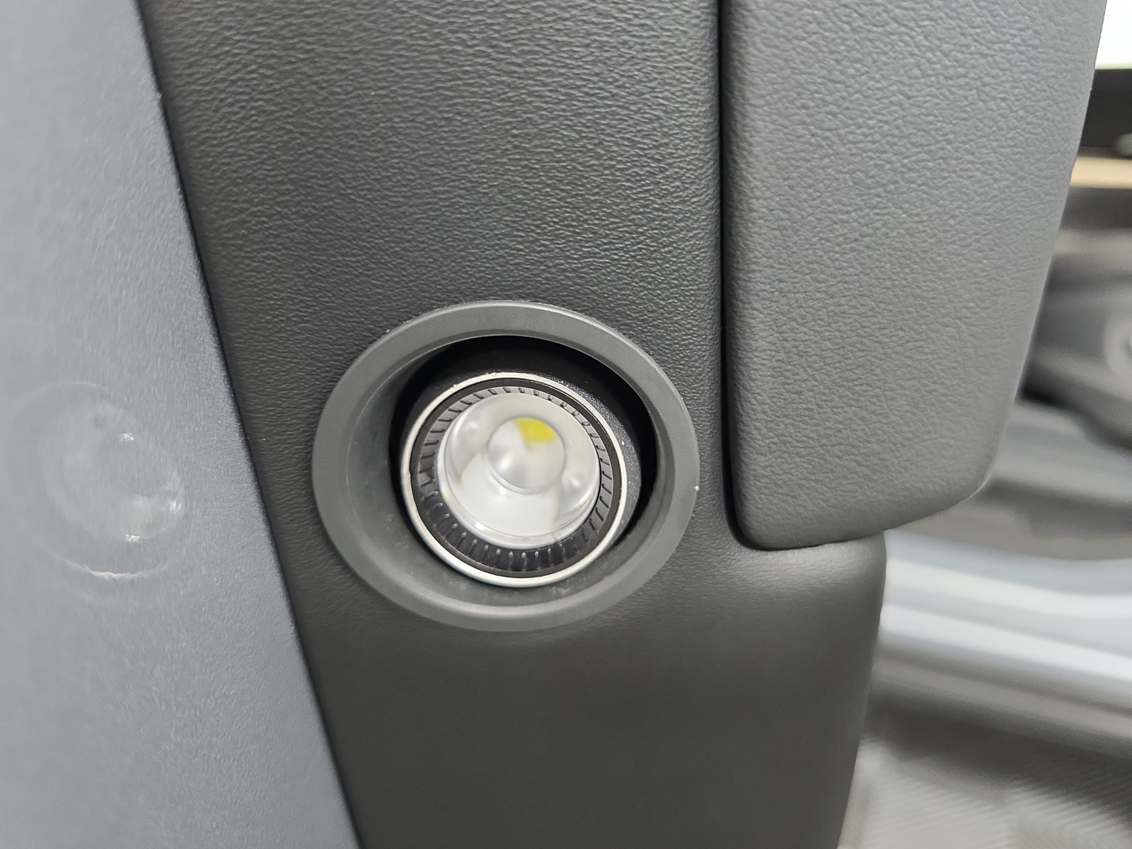 Used 2022 Rivian R1T Adventure AWD/4WD image 30