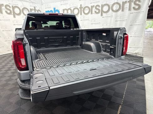 Used 2025 GMC Sierra 1500 SLT AWD/4WD image 7
