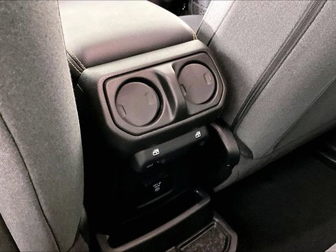 Used 2025 Jeep Wrangler Unlimited Sahara AWD/4WD image 9