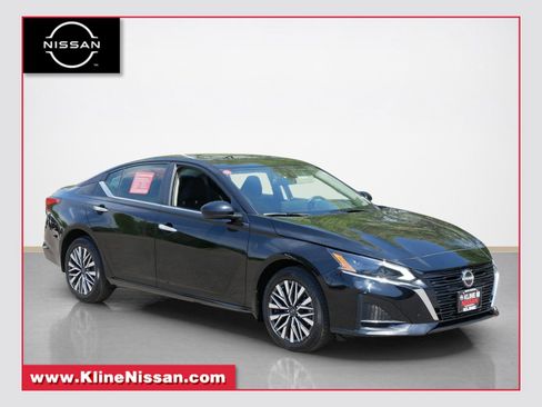 Used 2023 Nissan Altima 2.5 SV w/ SV Premium Package AWD/4WD image 1
