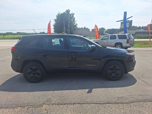 Used 2015 Jeep Cherokee Sport w/ Cold Weather Group AWD/4WD image 3