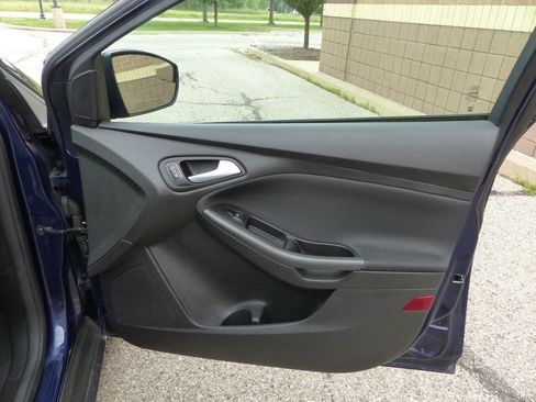 Used 2017 Ford Focus SEL FWD image 43