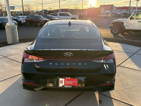 Used 2023 Hyundai Elantra SEL w/ Convenience Package image 4