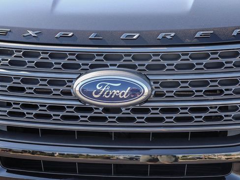 Certified 2022 Ford Explorer XLT w/ Equipment Group 202A RWD image 11