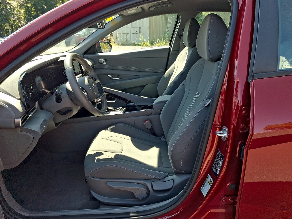 Used 2023 Hyundai Elantra SEL w/ Convenience Package FWD image 15