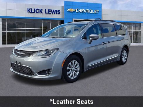 Used 2017 Chrysler Pacifica Touring-L image 3