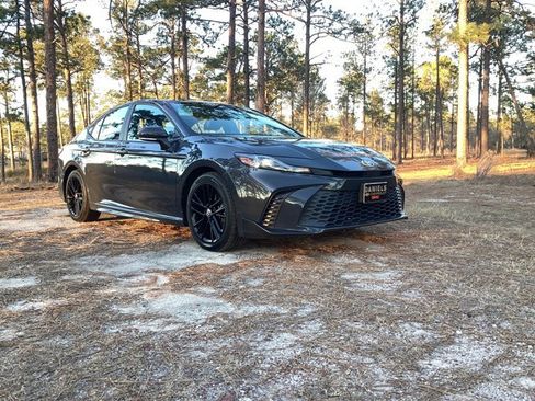 Used 2025 Toyota Camry SE image 7