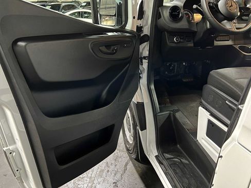 Used 2025 Mercedes-Benz Sprinter 2500 image 20