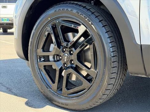 Used 2024 Kia Telluride AWD image 27