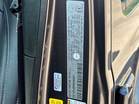 Used 2021 Jeep Wrangler Unlimited Sahara w/ Uconnect 4C Nav & Sound Group AWD/4WD image 30
