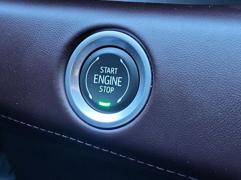 Certified 2024 Cadillac Escalade Premium Luxury Platinum image 30