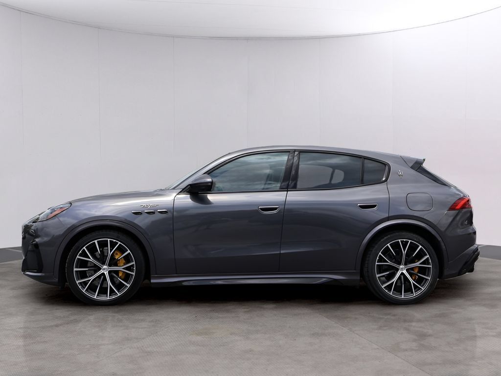 Used 2023 Maserati Grecale Trofeo AWD/4WD image 4