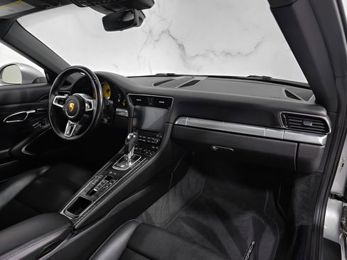 Used 2019 Porsche 911 Carrera RWD image 16