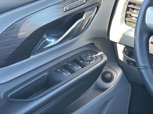 Used 2020 GMC Terrain SLT w/ Preferred Package image 16