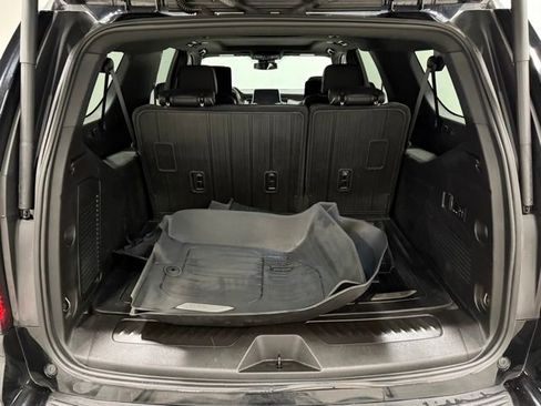 Used 2023 GMC Yukon XL SLT w/ SLT Luxury Package image 39