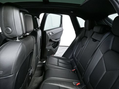Certified 2020 Porsche Macan AWD/4WD image 22