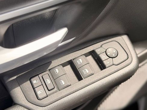 Used 2025 RAM 1500 Big Horn AWD/4WD image 9