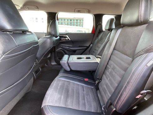 Used 2022 Mitsubishi Outlander SE image 29