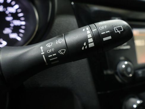 Used 2017 Nissan Rogue S image 33