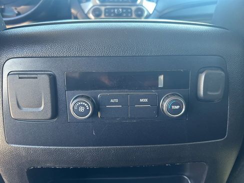 Used 2019 Chevrolet Suburban LT AWD/4WD image 13