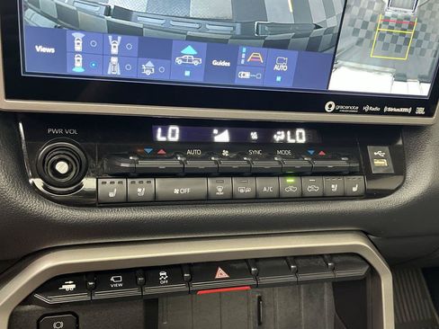 Used 2024 Toyota Tundra Limited AWD/4WD image 21
