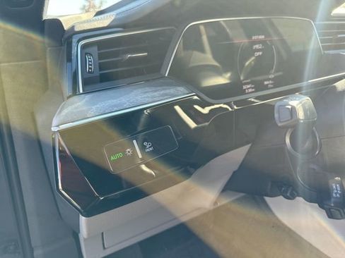 Used 2022 Audi e-tron Chronos w/ Chronos Package image 12