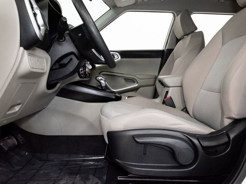 Certified 2020 Kia Soul LX FWD image 14