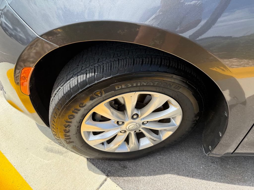 Used 2018 Chrysler Pacifica Touring-L FWD image 9