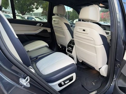 Used 2021 BMW X7 xDrive40i w/ M Sport Package AWD/4WD image 16