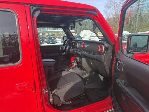 Used 2020 Jeep Wrangler Unlimited Sahara w/ Uconnect 4C Nav & Sound Group image 13