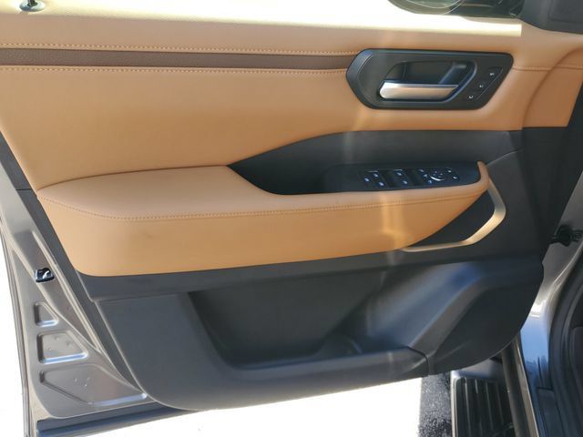 Used 2025 Nissan Armada Platinum Reserve AWD/4WD image 12