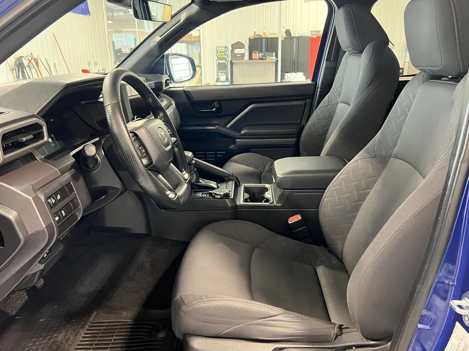 Used 2025 Toyota Tacoma SR5 AWD/4WD image 30