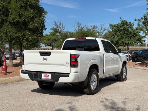 Used 2024 Nissan Frontier SV w/ SV Convenience Package RWD image 5