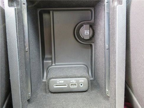 Used 2015 Dodge Charger SXT w/ Driver Confidence Group image 9