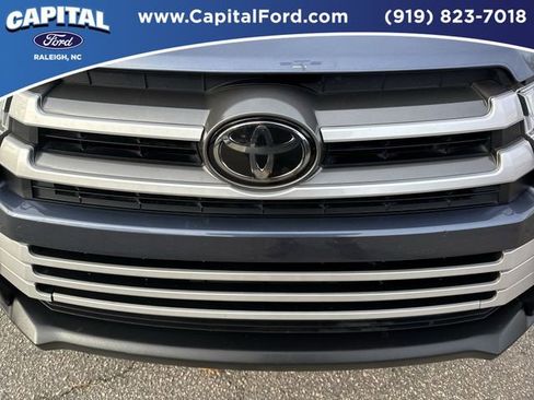 Used 2019 Toyota Highlander XLE image 10