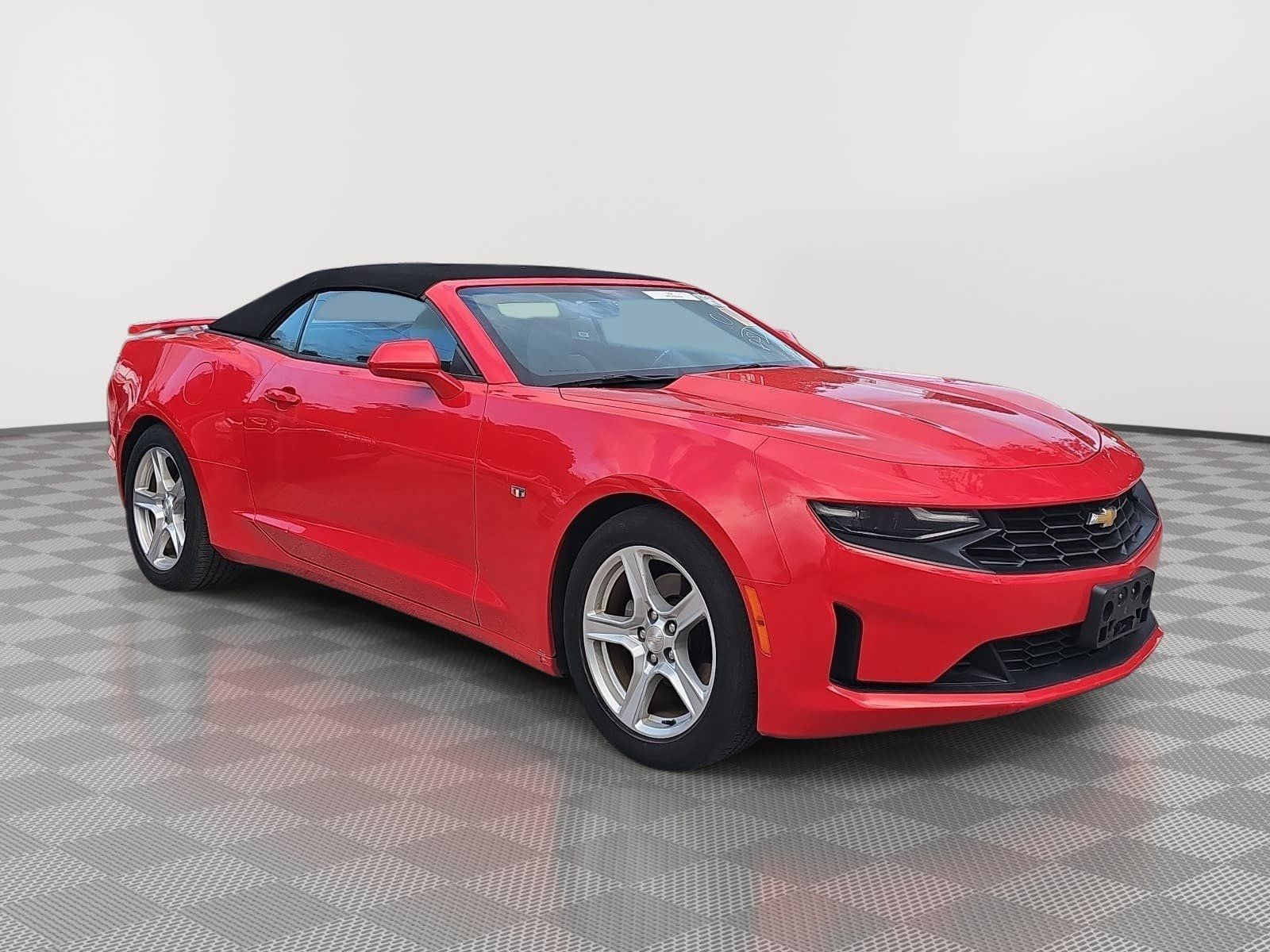 Used 2020 Chevrolet Camaro LT RWD image 2