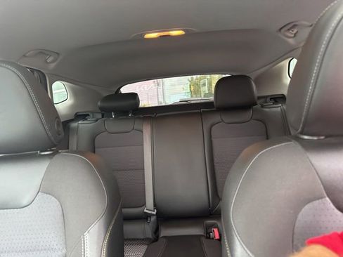 Used 2024 Chevrolet Trax LT w/ Sunroof Package FWD image 22