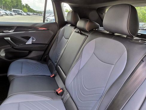 New 2026 Volkswagen Tiguan SE R-Line FWD image 11