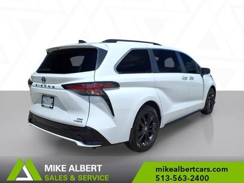Used 2023 Toyota Sienna XSE FWD image 7
