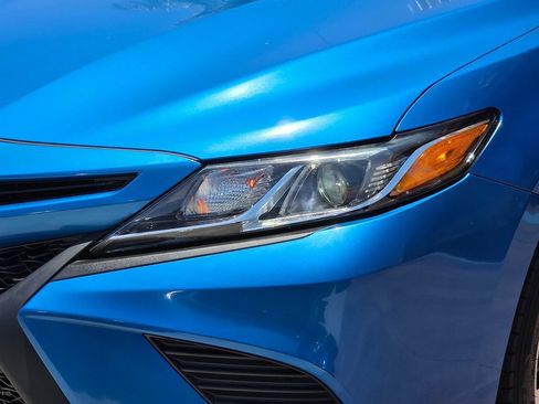Used 2019 Toyota Camry SE FWD image 6
