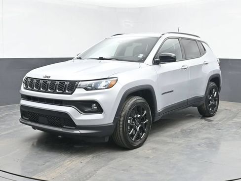 Used 2025 Jeep Compass Latitude w/ Altitude Special Edition AWD/4WD image 10