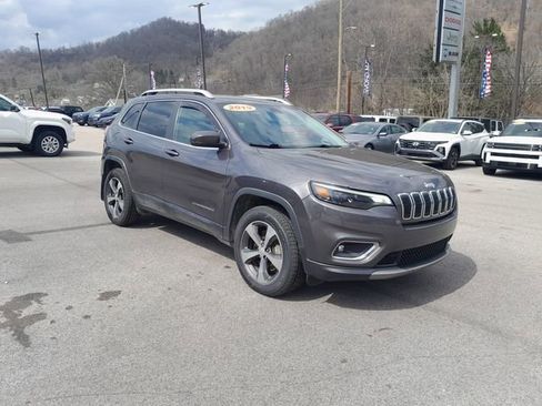 Used 2019 Jeep Cherokee Limited w/ Trailer Tow Group AWD/4WD image 2