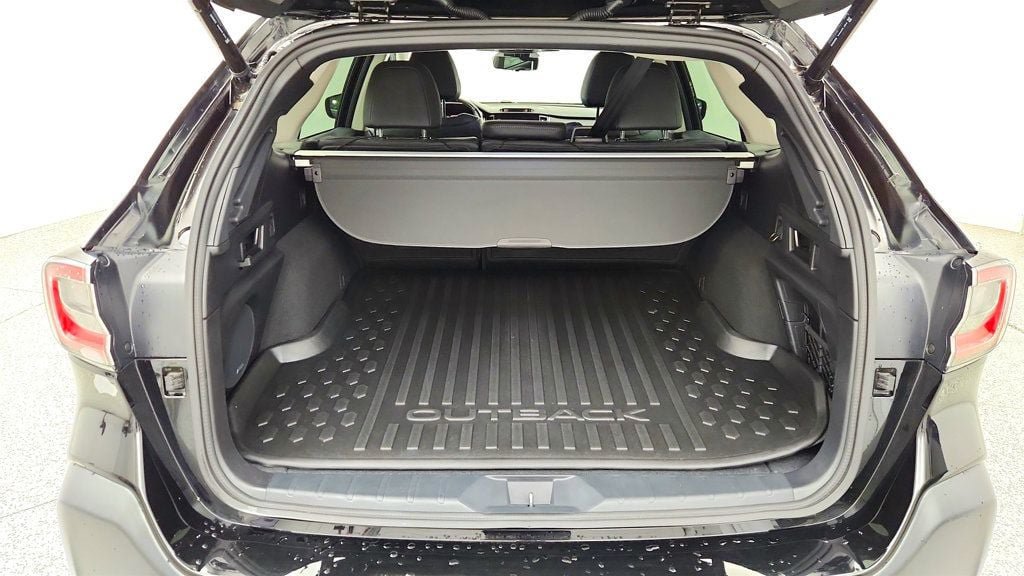 Used 2023 Subaru Outback Touring AWD/4WD image 22